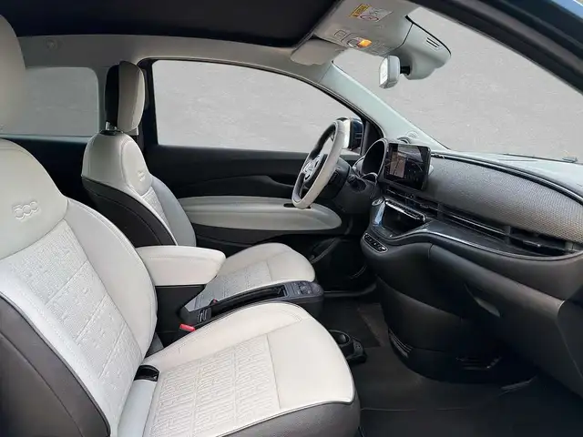 Fiat 500e view 6