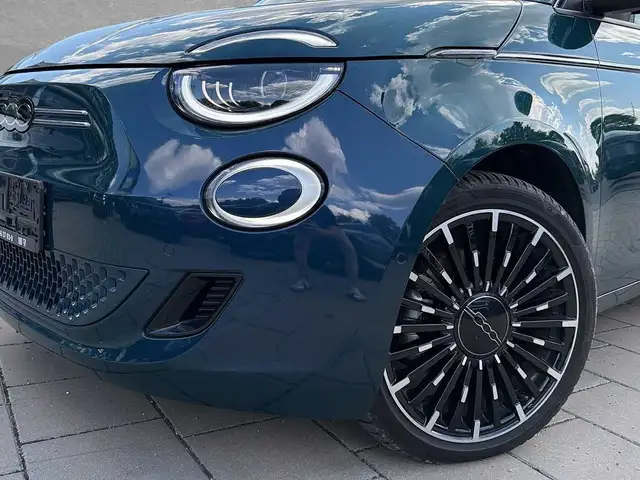 Fiat 500e view 13
