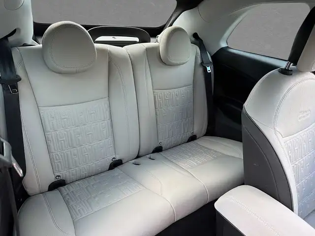 Fiat 500e view 8