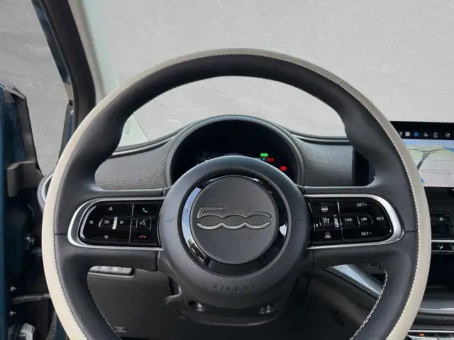 Fiat 500e view 11