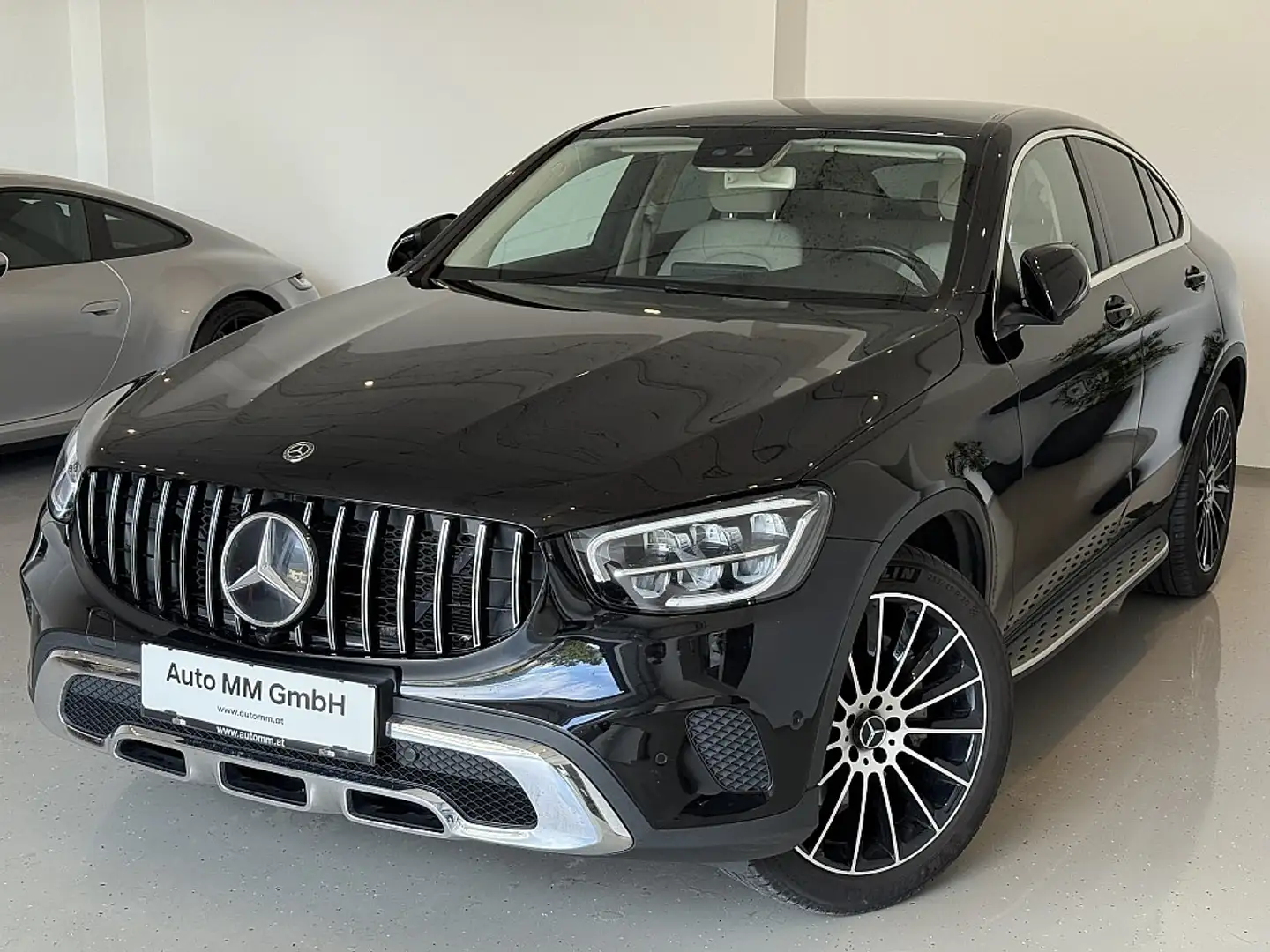 Mercedes-Benz GLC 200 d Coupé 4MATIC AMG Line Facelift Schwarz - 1