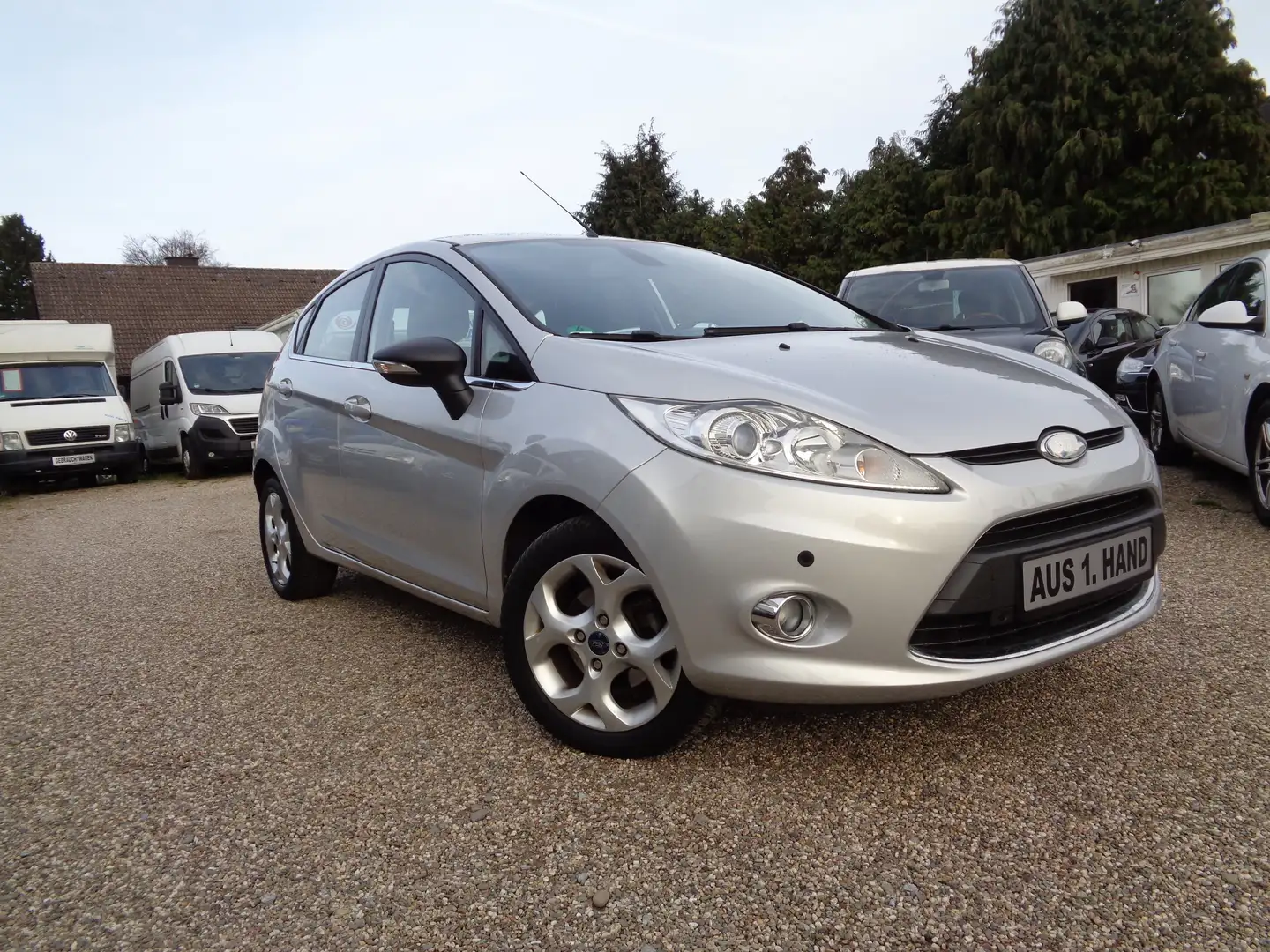 Ford Fiesta Titanium Silber - 1