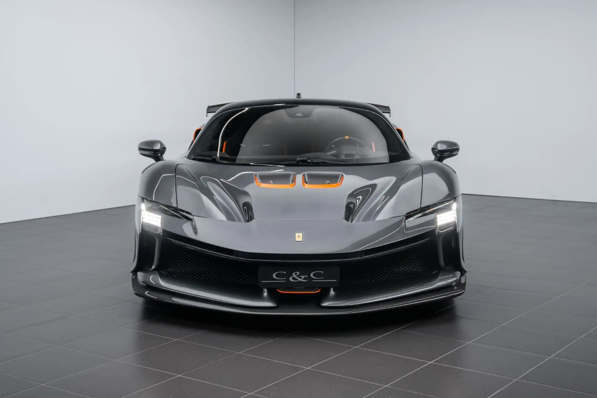 페라리 SF90 XX Stradale Tailor Made 2026 건메탈 사진 2
