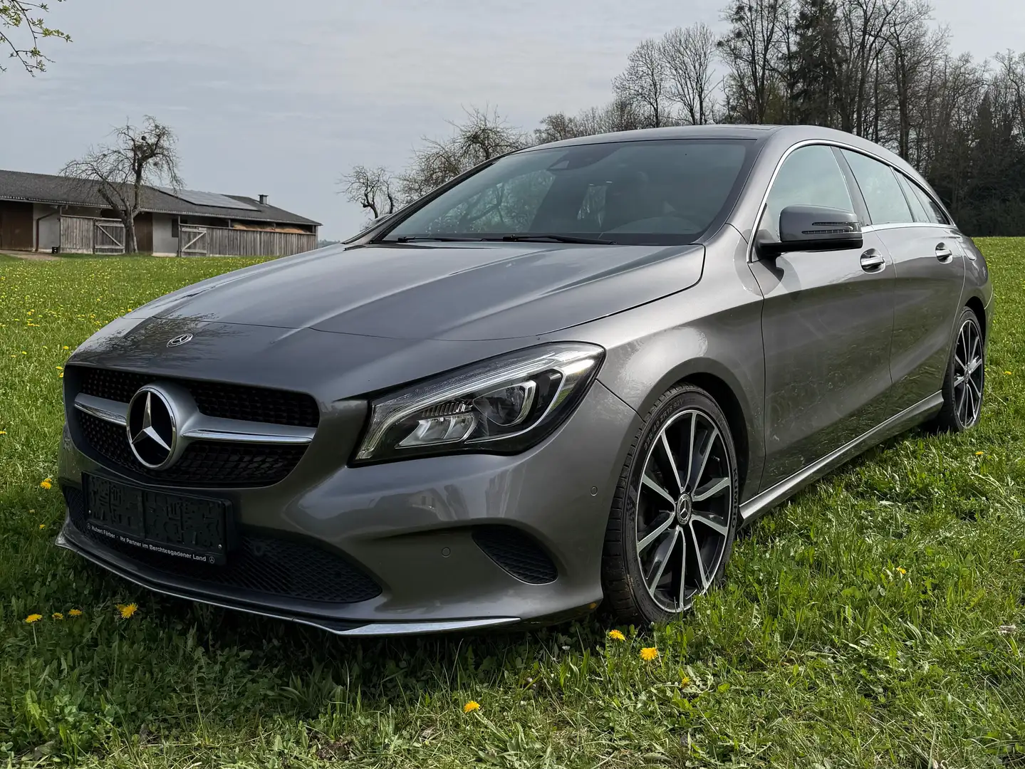Mercedes-Benz CLA 200 CLA 200 d Shooting Brake, Diesel, Aut., Panodach, 8-fach bereift auf Alufelgen Grau - 1