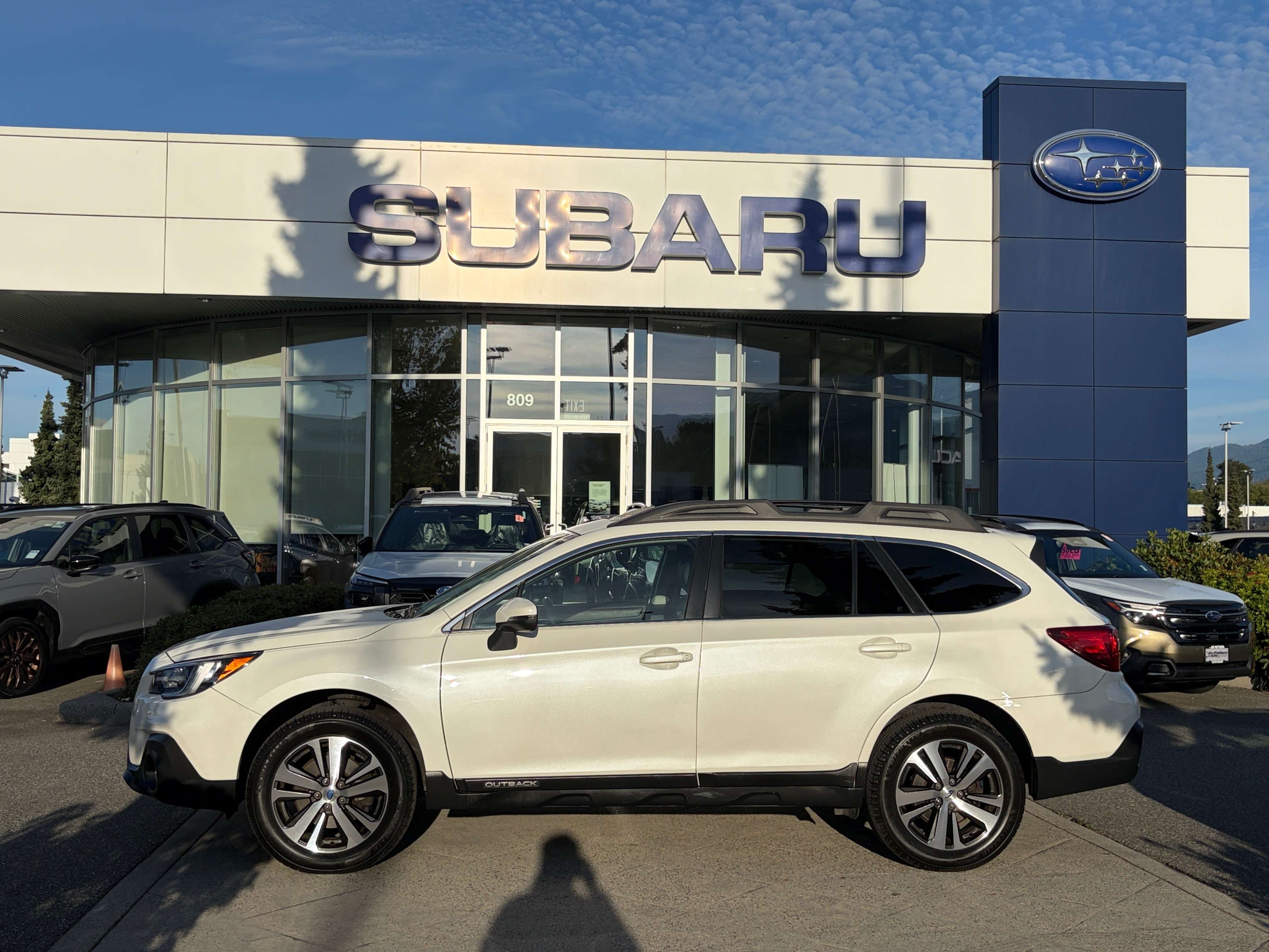 2019 Subaru Outback Limited AWD // NEW TIRES! — снимка 1