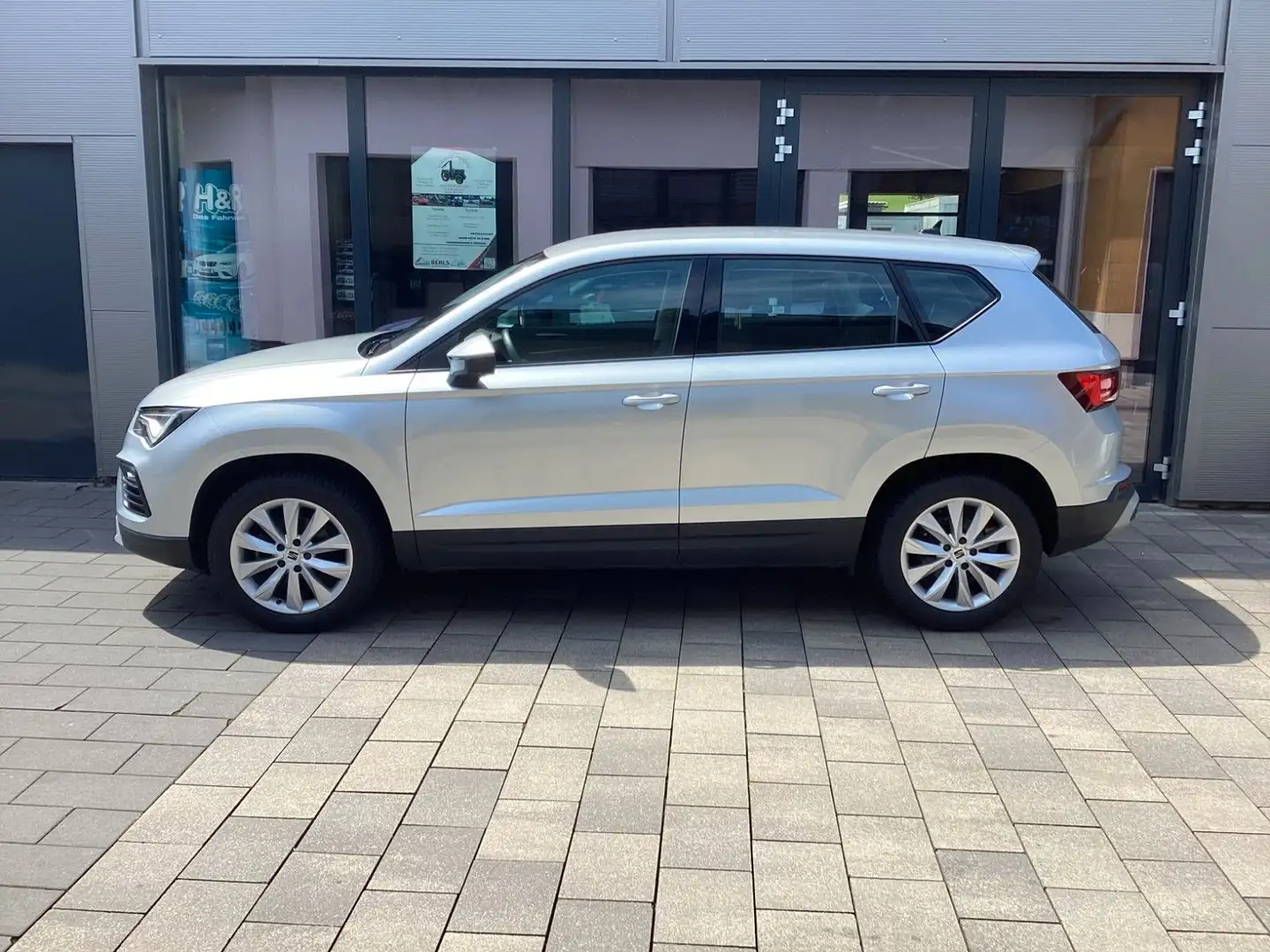SEAT Ateca 1,5 TSI Style LED+Navi+AHK+ALU Silber - 1