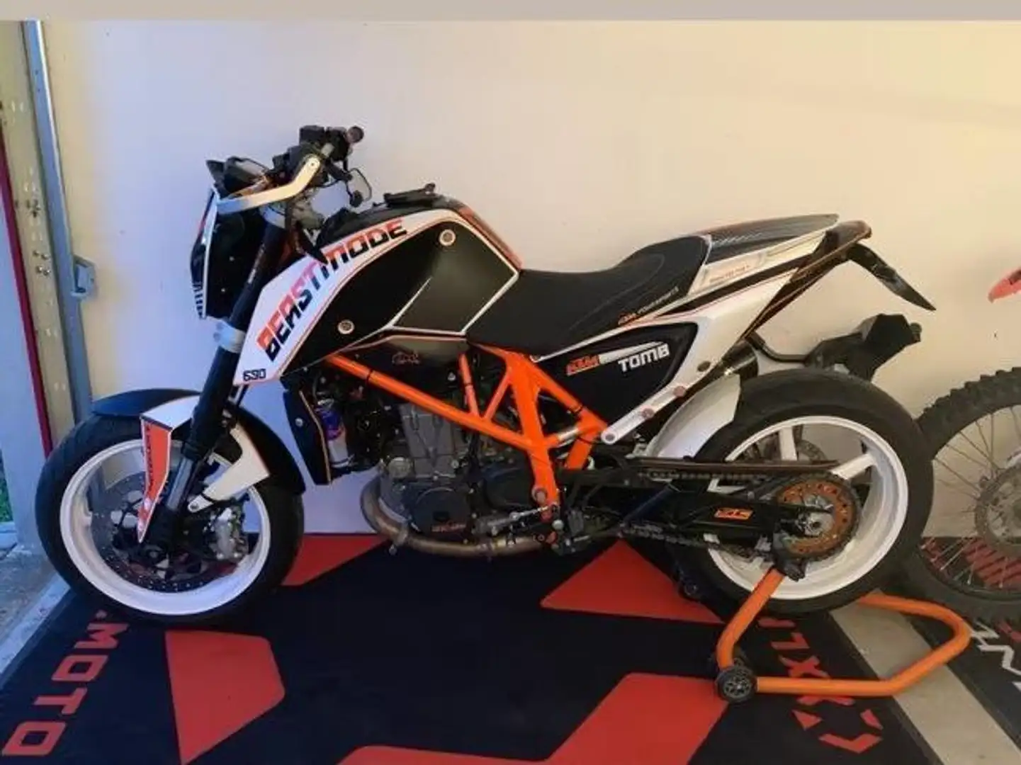 KTM 690 Duke Oranje - 1