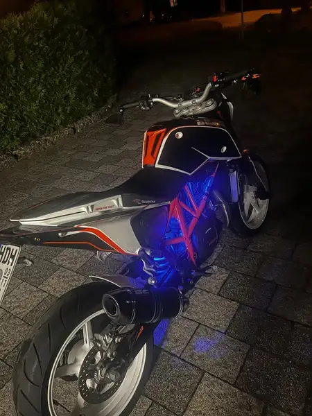 KTM 690 Duke - foto 4