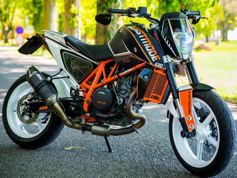 KTM 690 Duke - foto 3