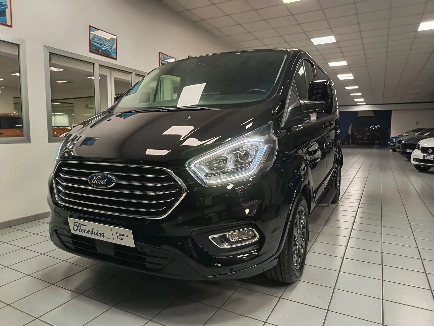 Ford Tourneo Custom 2.0 Ecoblue 130cv Mhev TITANIUM L1 9posti Noir - 1
