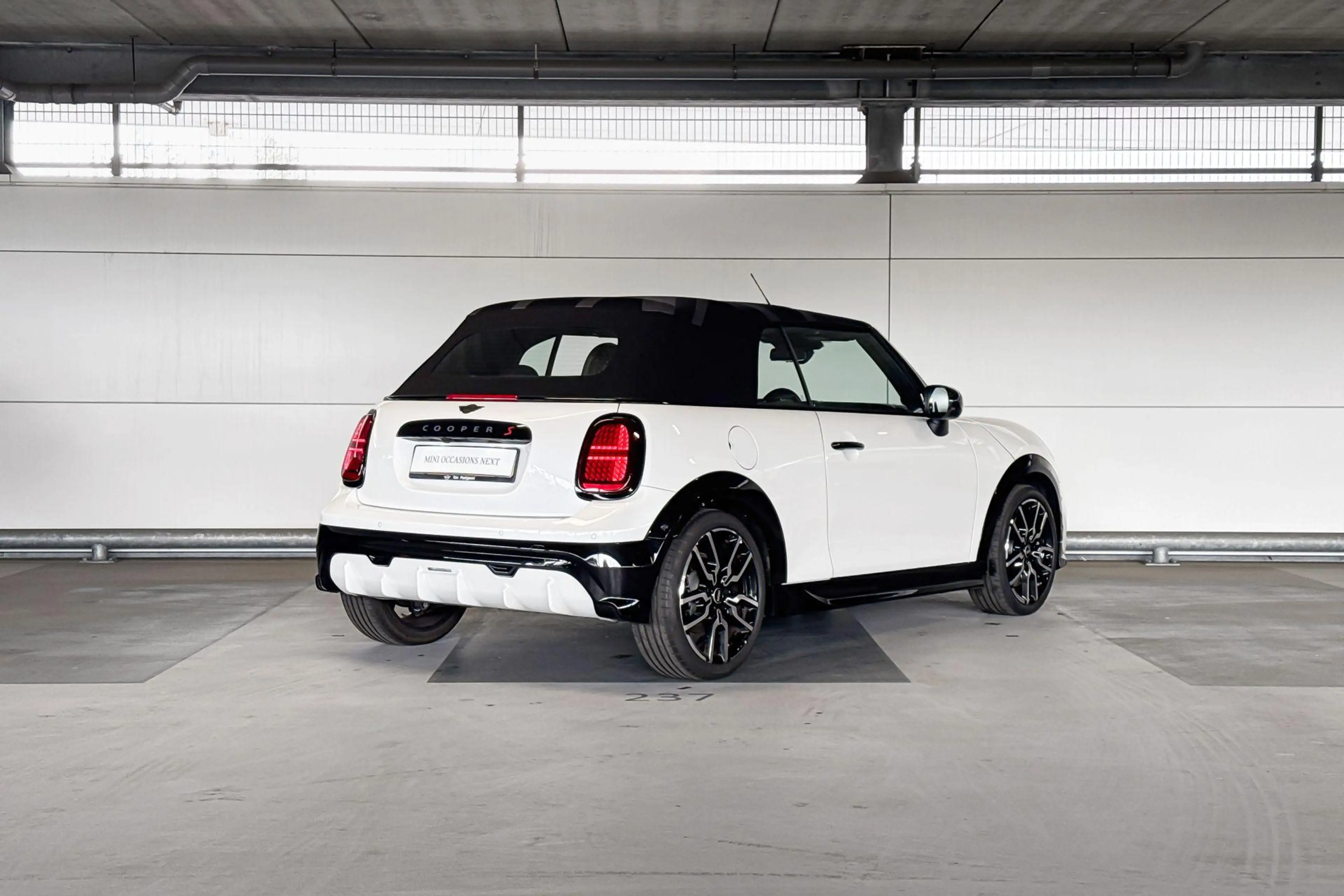 MINI Cooper S Cabrio 2.0 John Cooper Works XL — photo 6