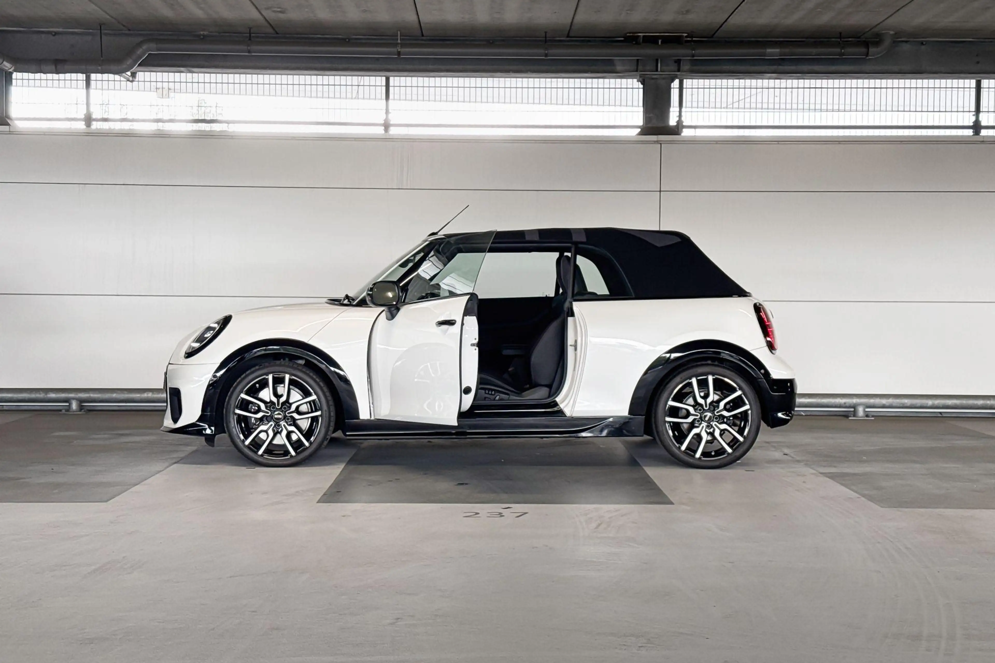 MINI Cooper S Cabrio 2.0 John Cooper Works XL — photo 3