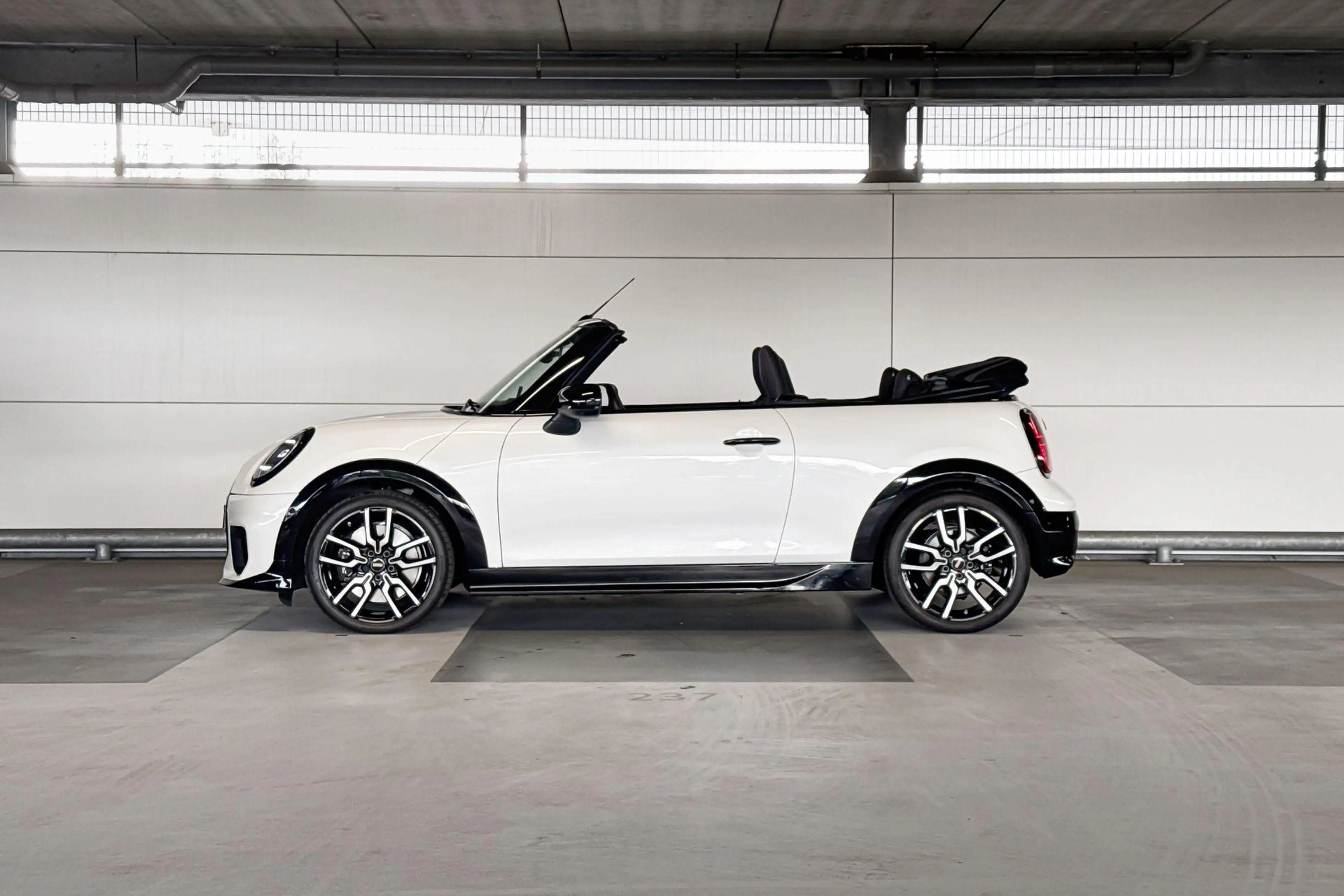 MINI Cooper S Cabrio 2.0 John Cooper Works XL — photo 2
