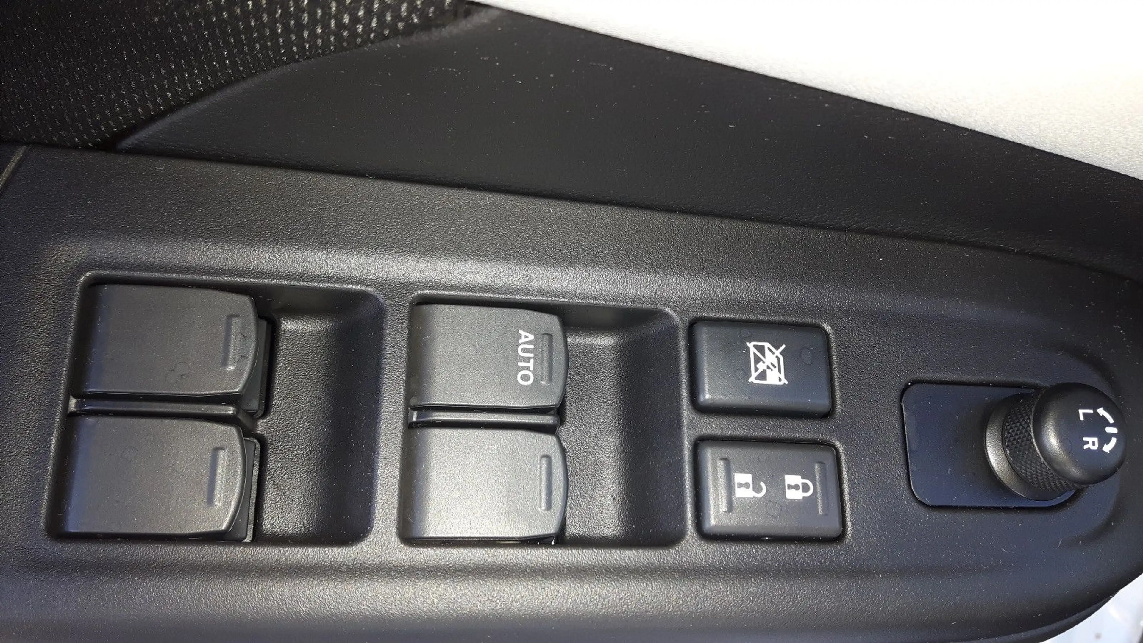 Suzuki Swift 1.2 Dualjet Hybrid 61 kW Comfort — photo 6