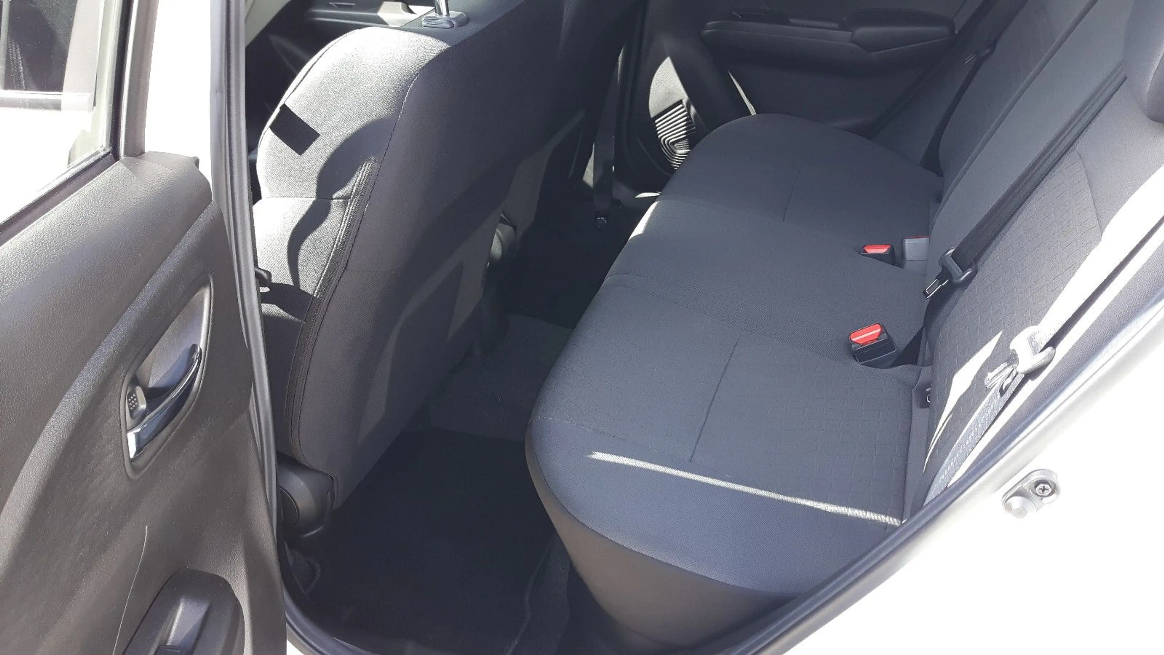Suzuki Swift 1.2 Dualjet Hybrid 61 kW Comfort — photo 15