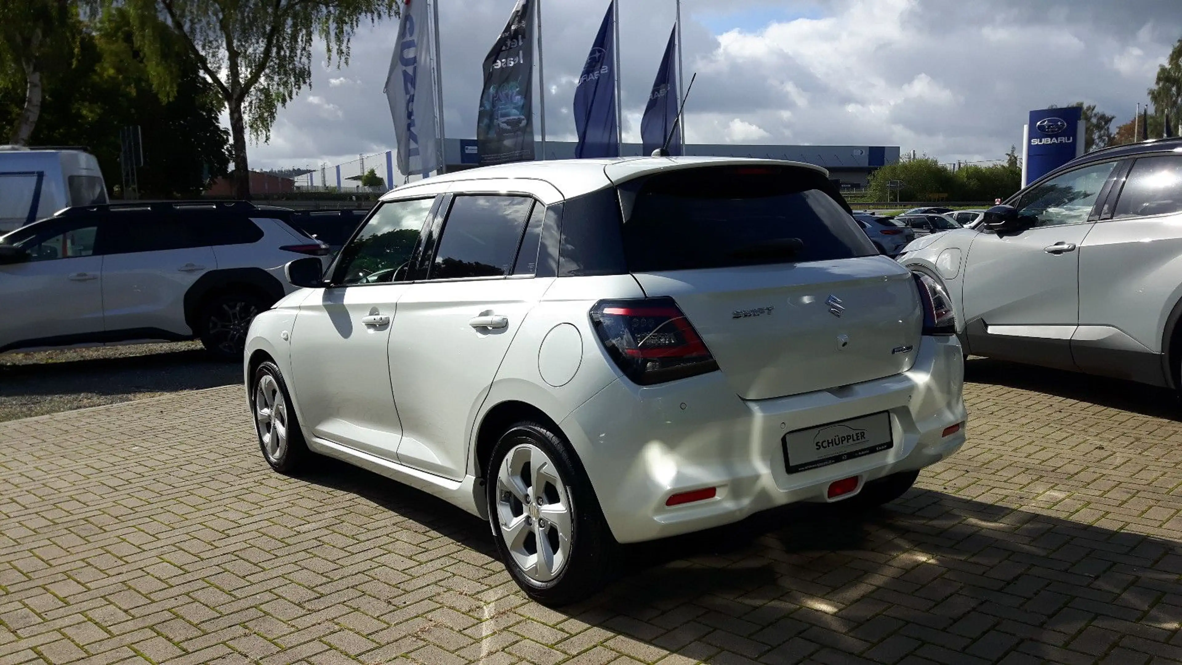 Suzuki Swift 1.2 Dualjet Hybrid 61 kW Comfort — photo 4
