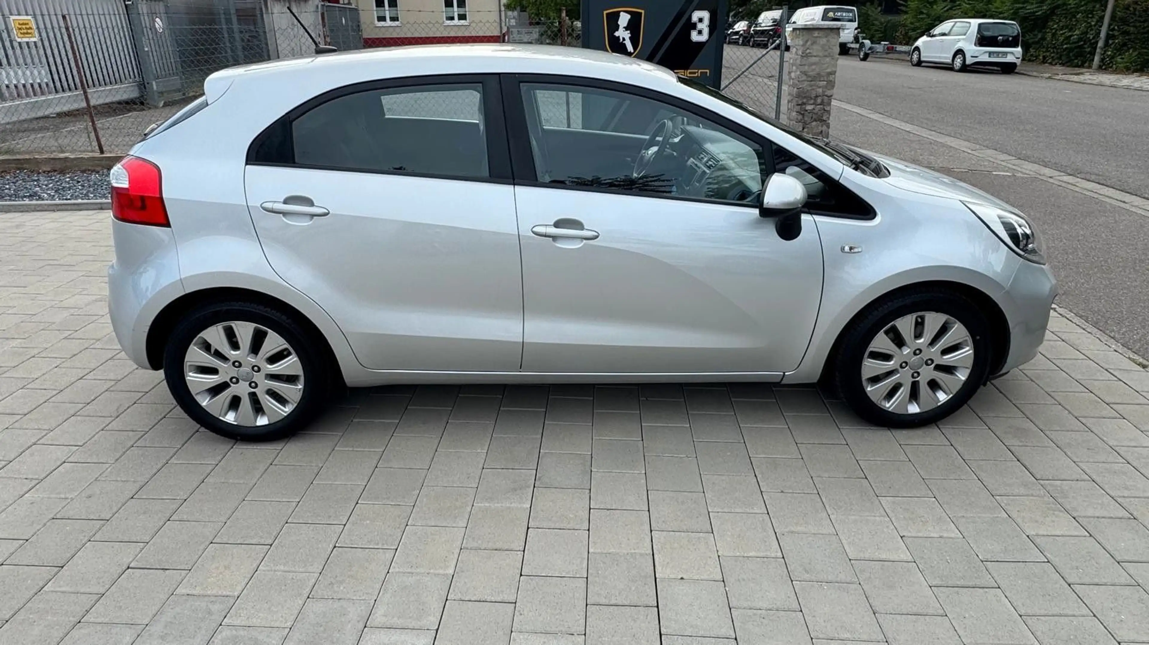 Kia Rio 1.4 Edition 7 Klima Kamera Navi PDC — photo 4