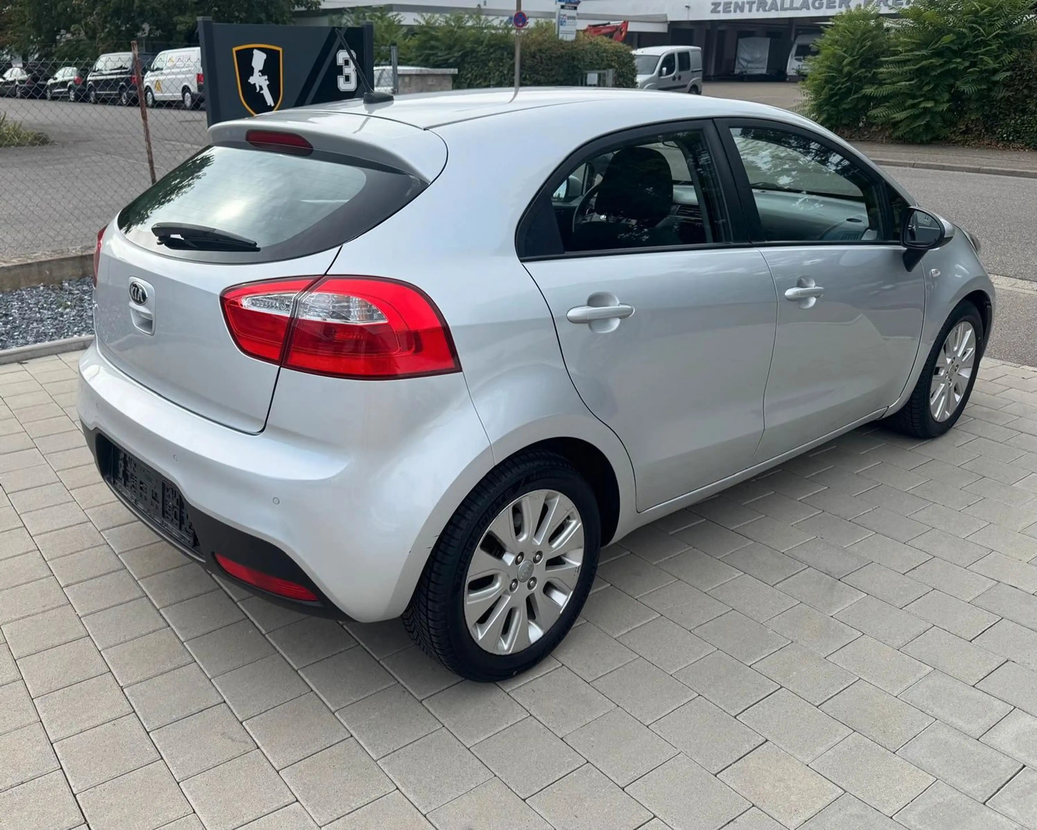 Kia Rio 1.4 Edition 7 Klima Kamera Navi PDC — photo 5