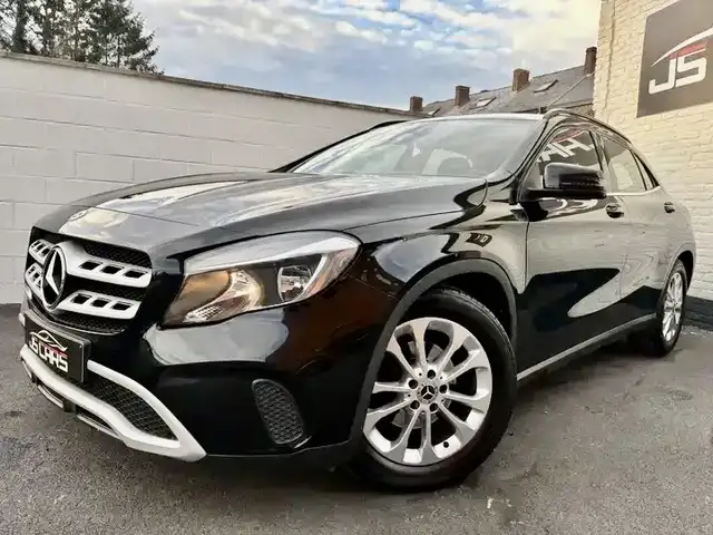 Mercedes-Benz Gla view 2