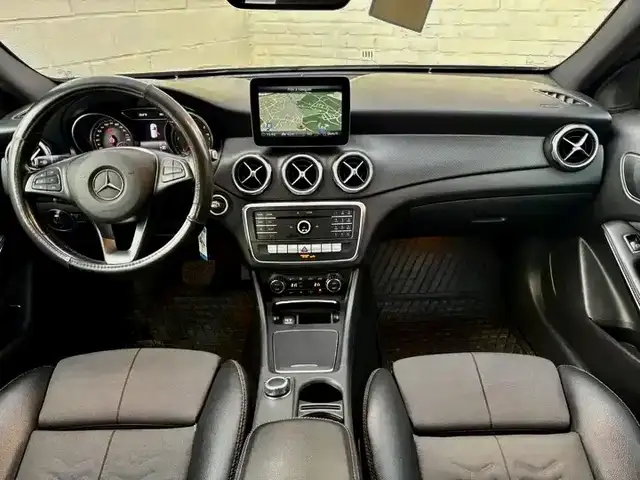 Mercedes-Benz Gla view 11
