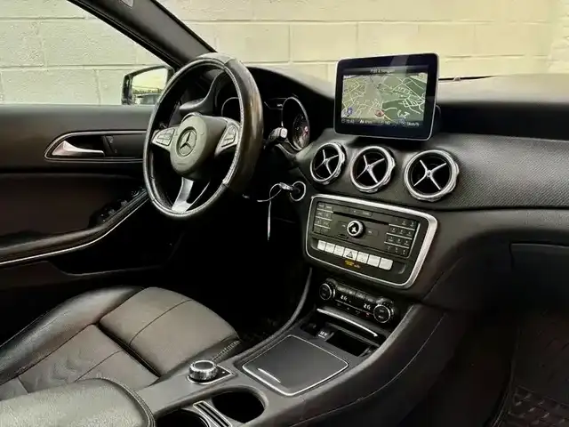 Mercedes-Benz Gla view 14