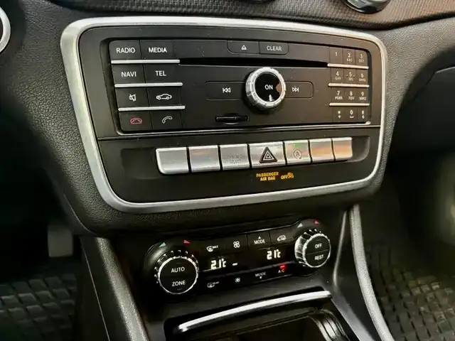 Mercedes-Benz Gla view 15