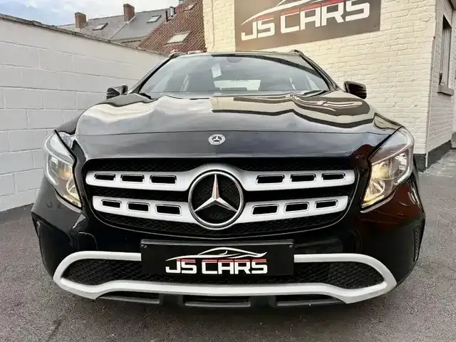Mercedes-Benz Gla view 3