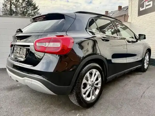 Mercedes-Benz Gla view 6