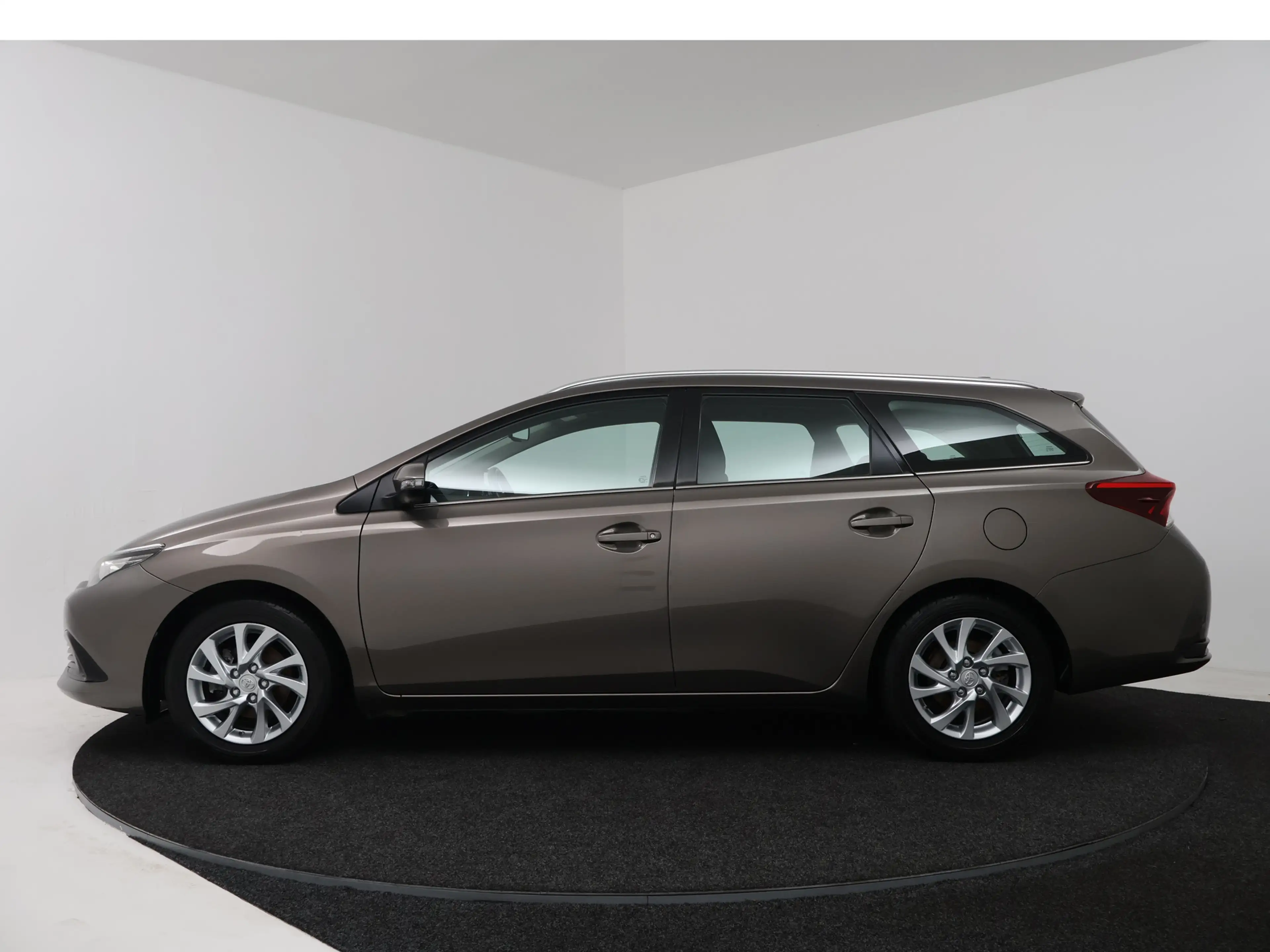 Toyota Auris Touring Sports 1.2T Dynamic | 1300kg trekgewicht | — photo 3