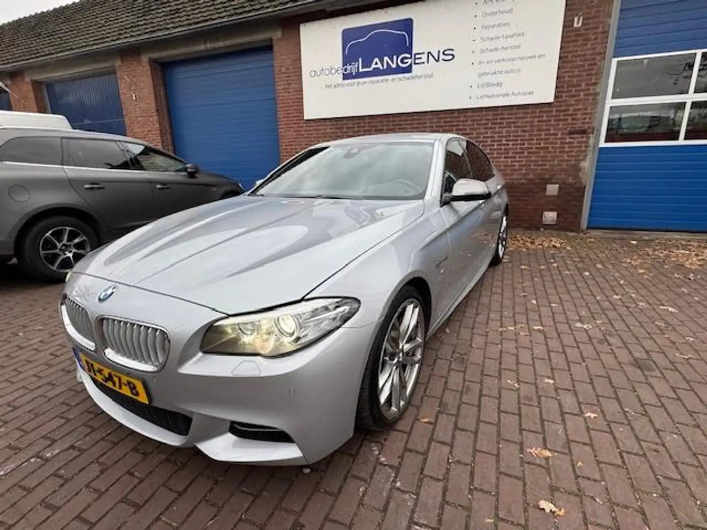 BMW M550 5-serie M550xd Navi, Camera , Memory, Head Up, enz Grijs - 1