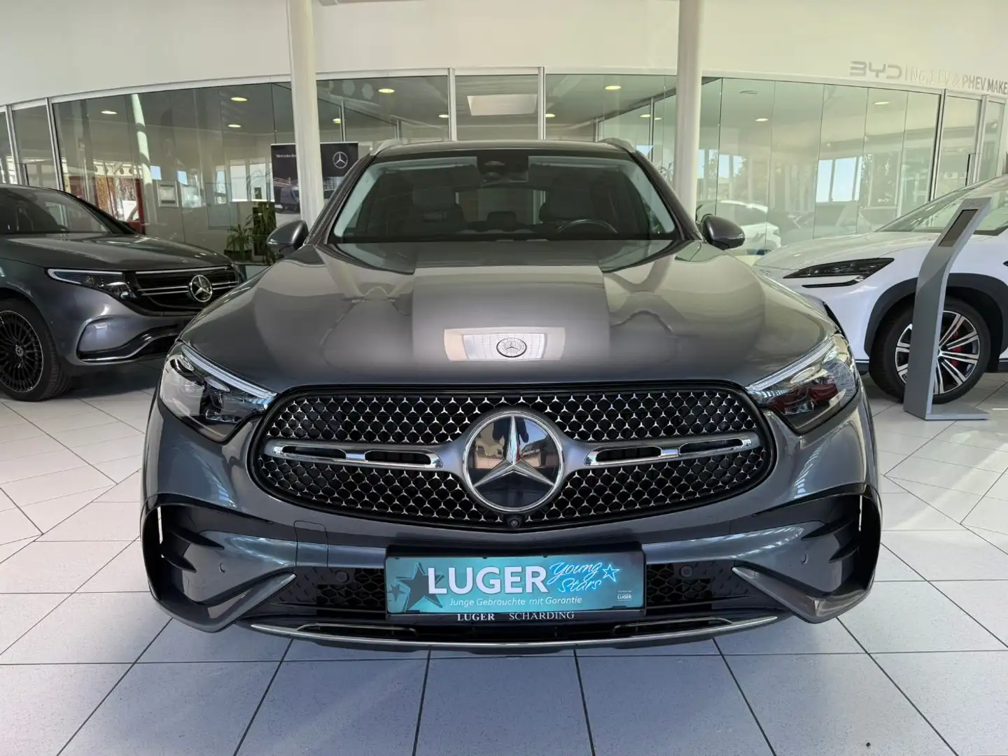 Mercedes-Benz GLC 220 d 4MATIC Klima Shz eHeck Ambi AMG Grau - 2
