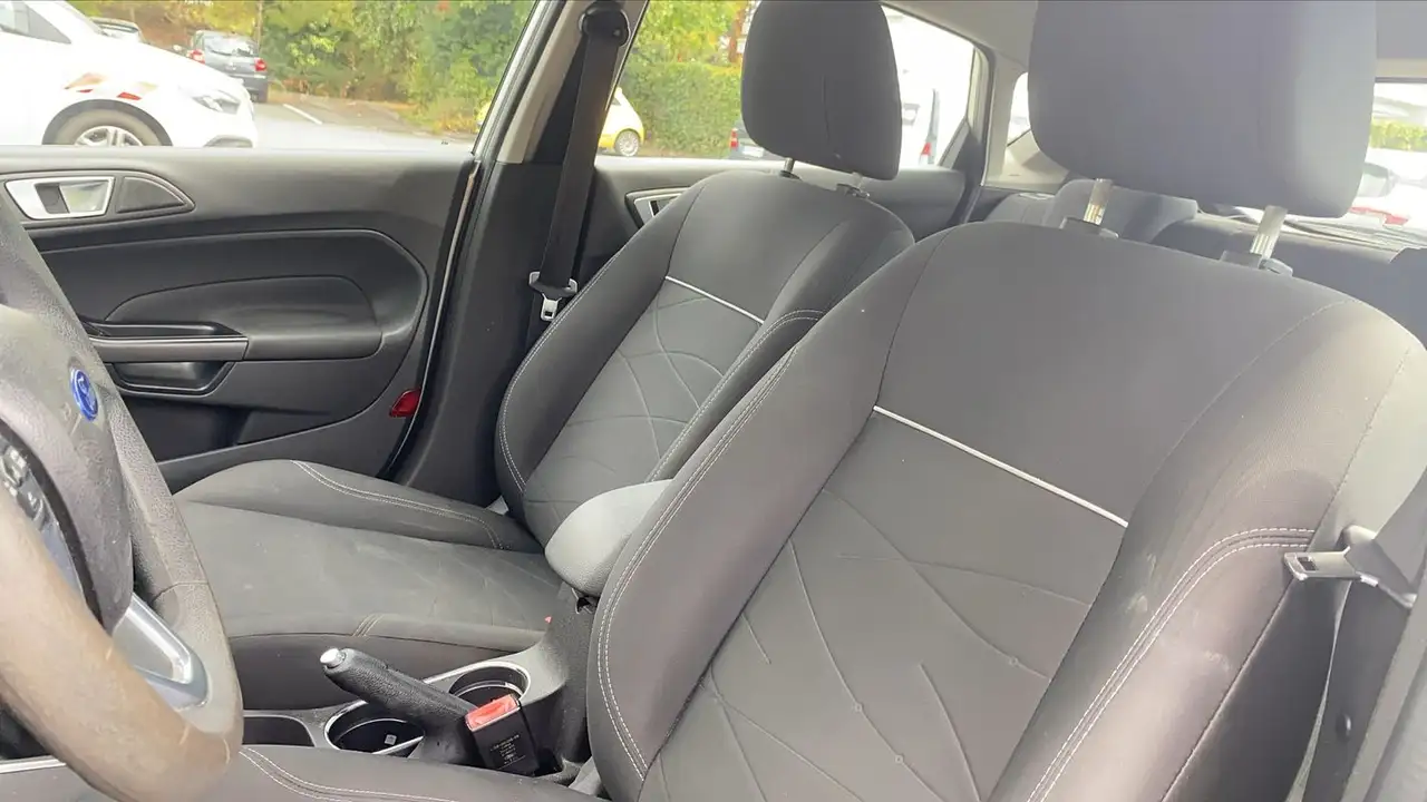 Ford Fiesta 5 portes — photo 27