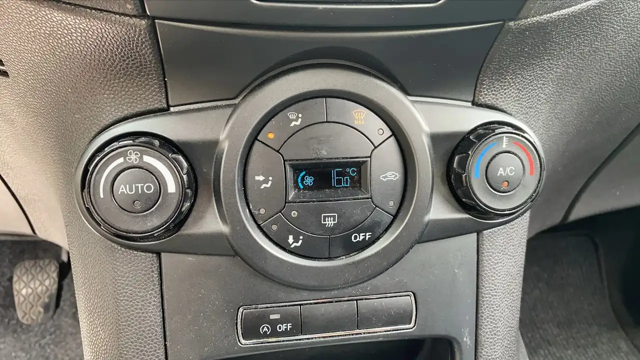 Ford Fiesta 5 portes — photo 26
