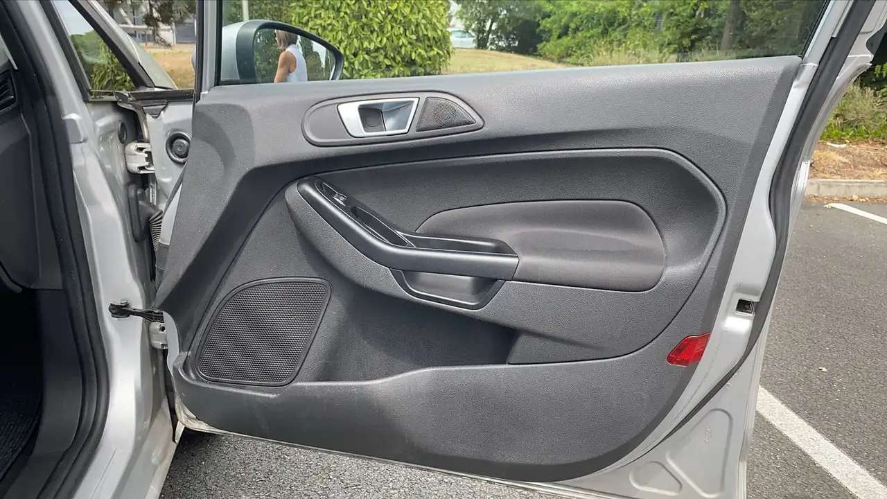 Ford Fiesta 5 portes — photo 24