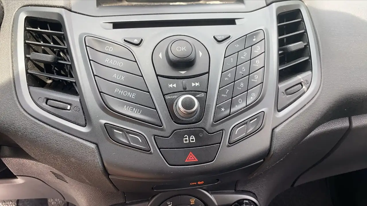Ford Fiesta 5 portes — photo 13