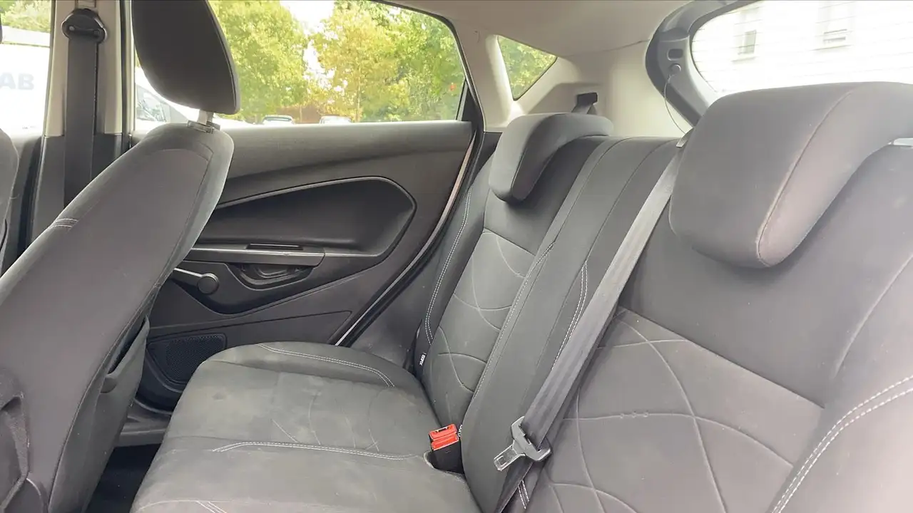 Ford Fiesta 5 portes — photo 9