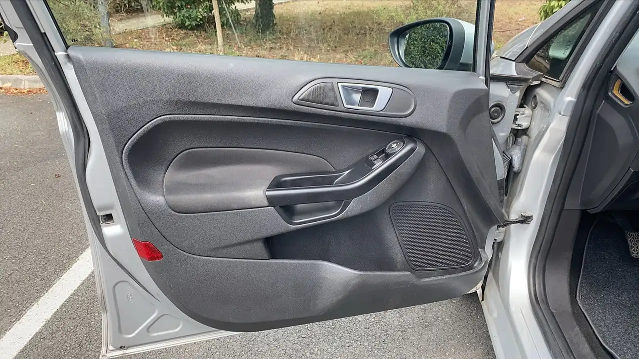 Ford Fiesta 5 portes — photo 7