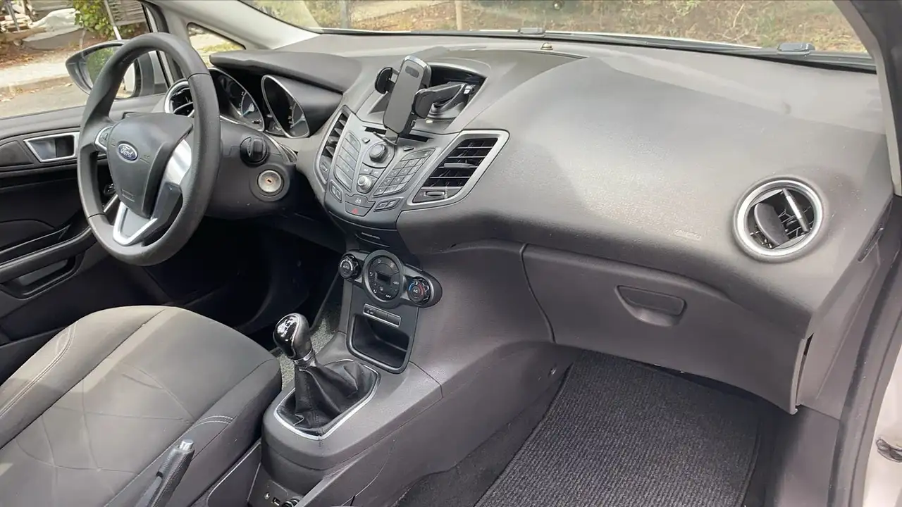 Ford Fiesta 5 portes — photo 10