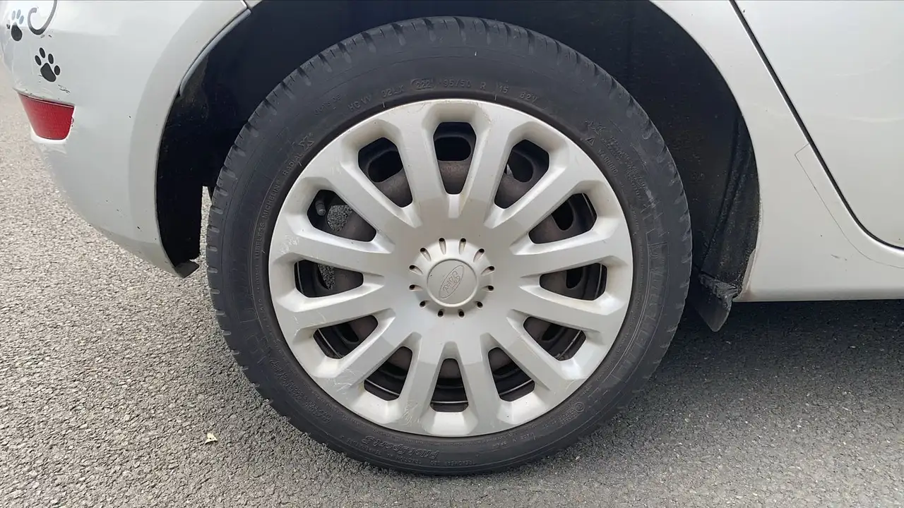 Ford Fiesta 5 portes — photo 16