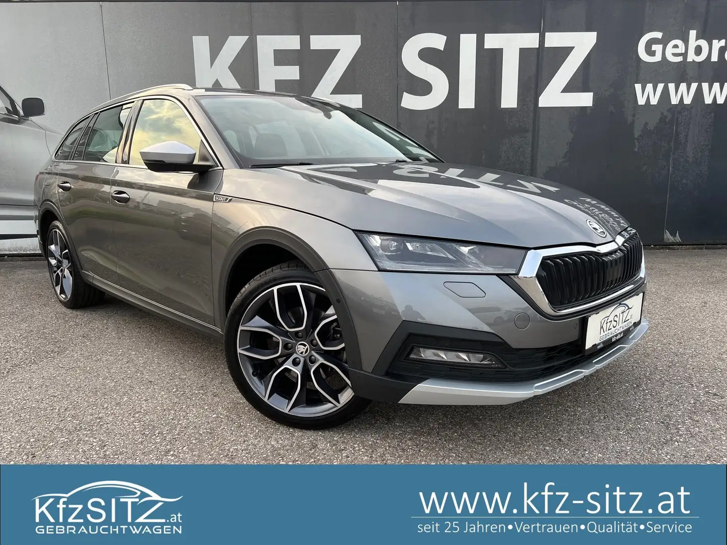 Skoda Octavia Combi 2,0 TDI 4x4 Scout DSG | NP: €62.600 Grau - 1