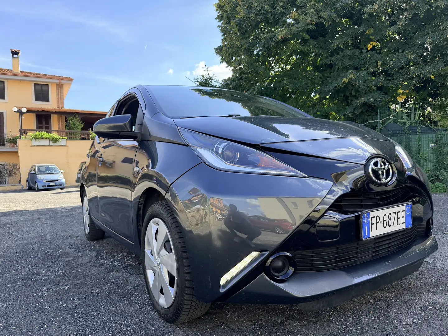 Toyota Aygo 5p 1.0 x-play AUTOMATICO Iva esposta - 1