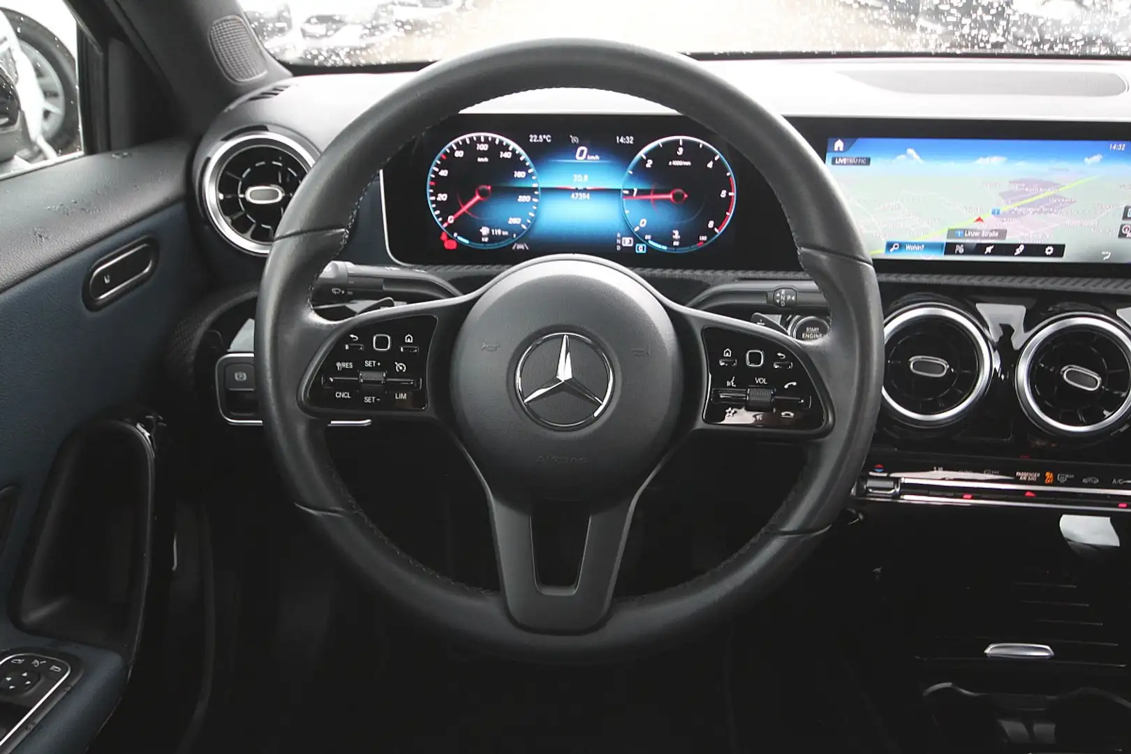 Mercedes-Benz A 180 d Limousine Aut. |LED |Navi |Rückfahrkamera ,... Schwarz - 2