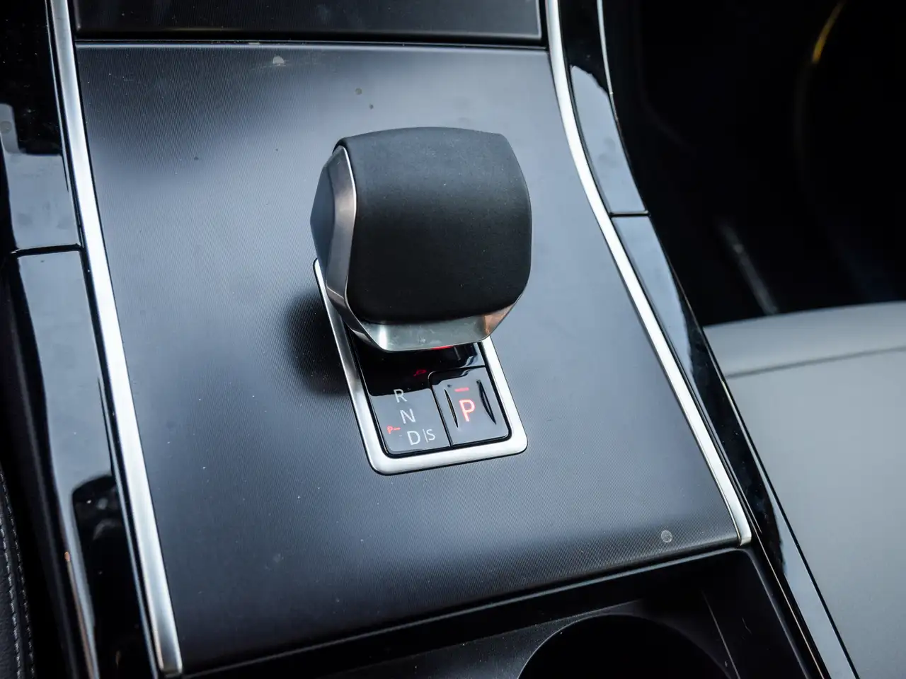 Land Rover Range Rover Velar снимка Land Rover Range Rover Velar