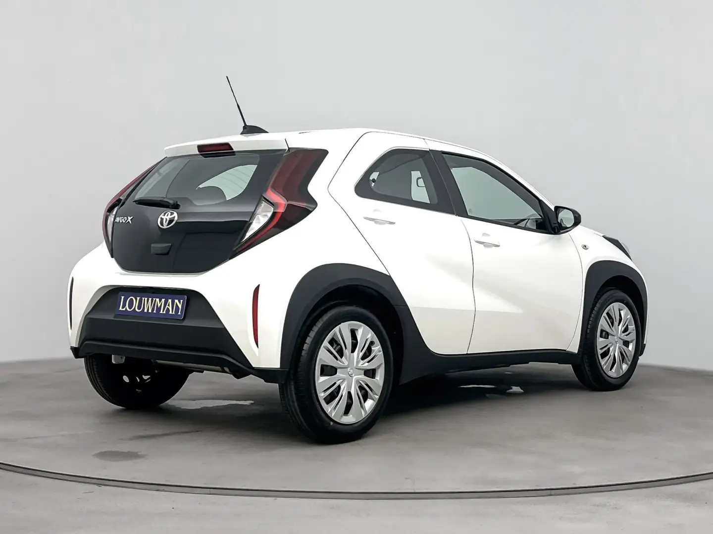 Toyota Aygo X 1.0 VVT-i MT play | Nieuw Display | Apple Carplay Wit - 2