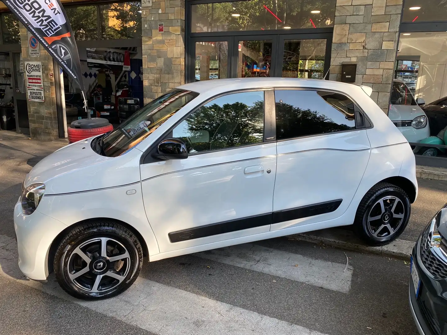 Renault Twingo 1.0 LIMITED 69cv C.LEGA SENSORI - 2