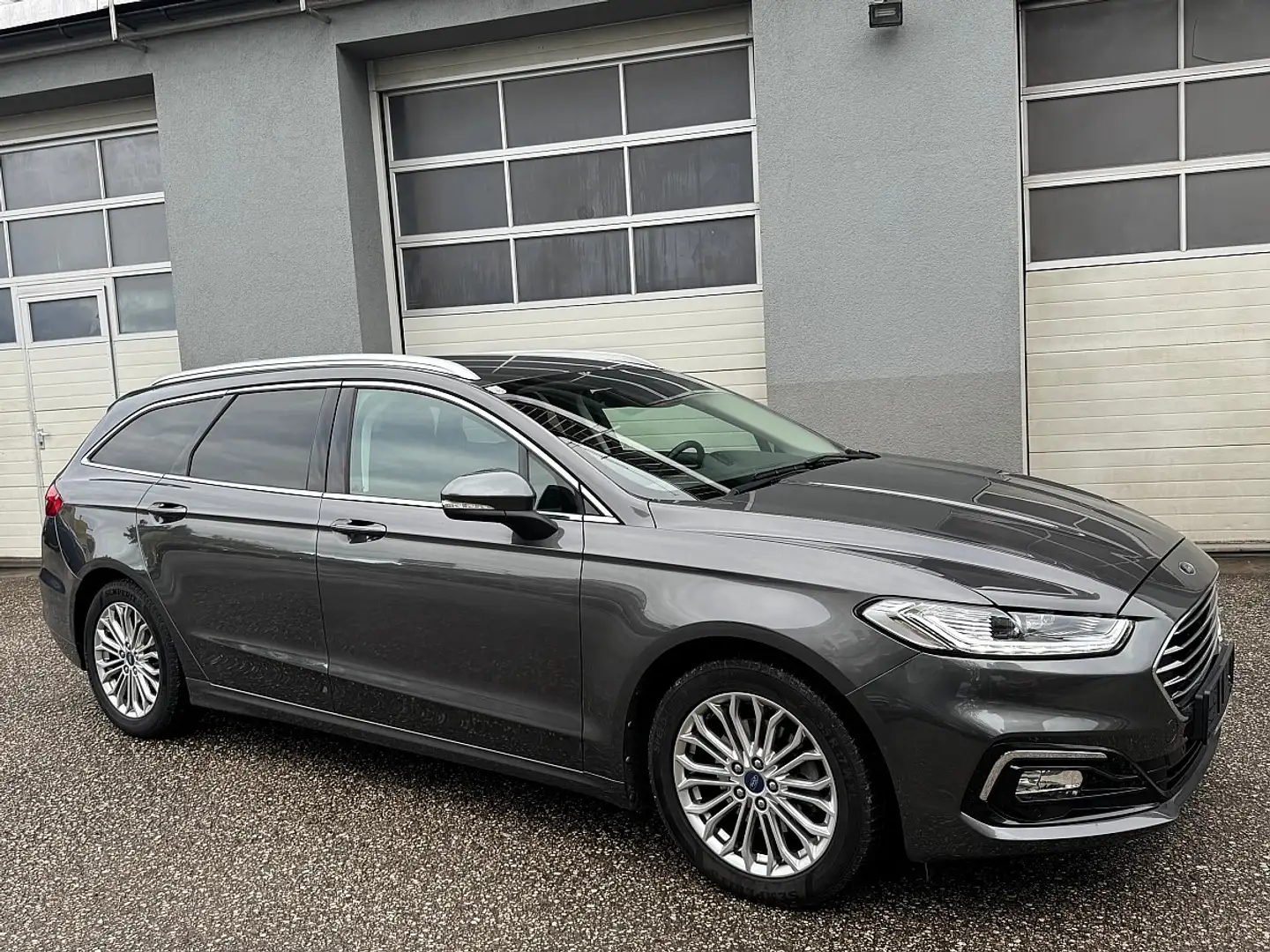 Ford Mondeo Traveller Titanium 2,0 Hybrid Aut. Grau - 2