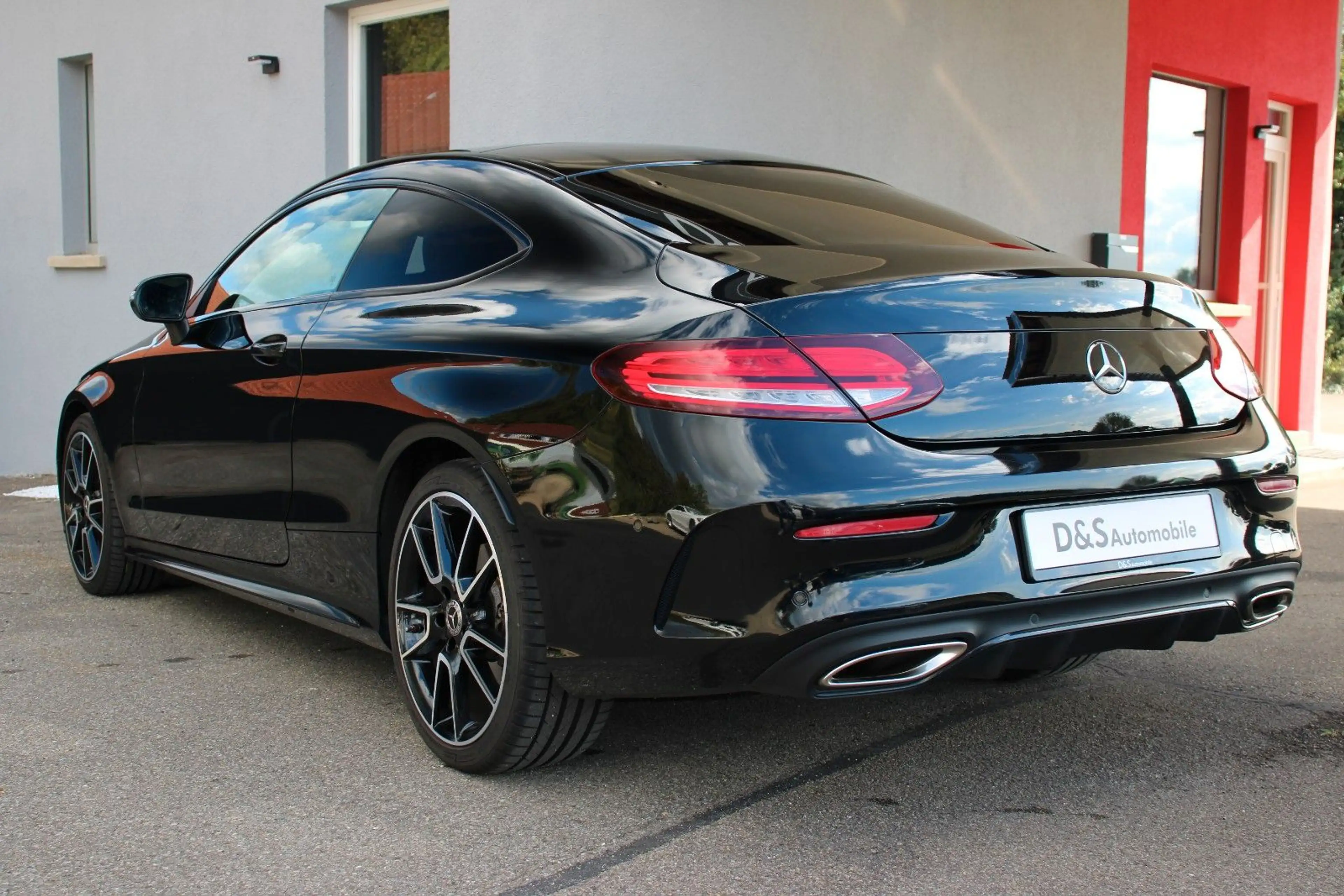 Mercedes-Benz C 300 Coupe AMG Line*Burmester*Pano*DC*Multibeam — photo 4