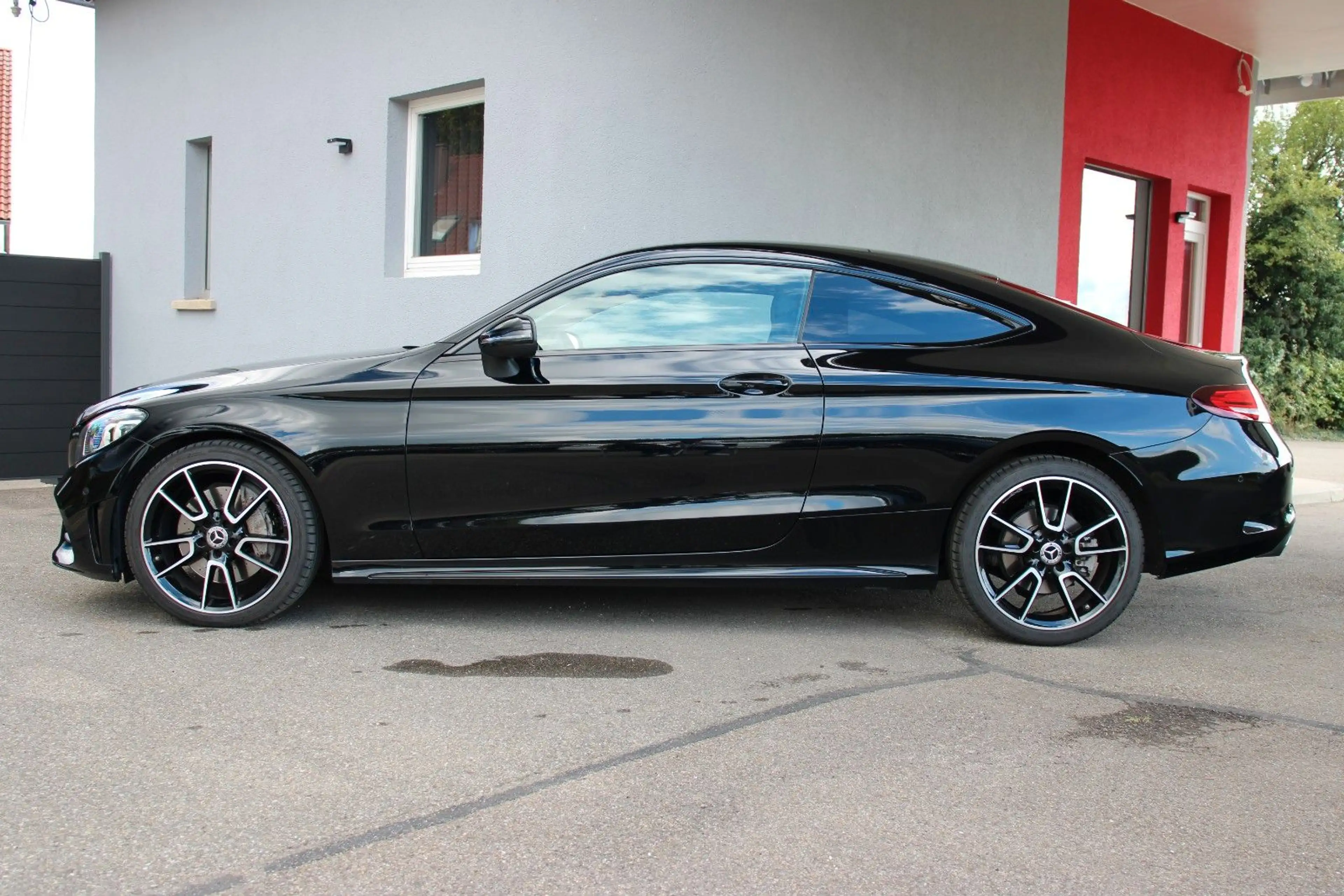 Mercedes-Benz C 300 Coupe AMG Line*Burmester*Pano*DC*Multibeam — photo 3