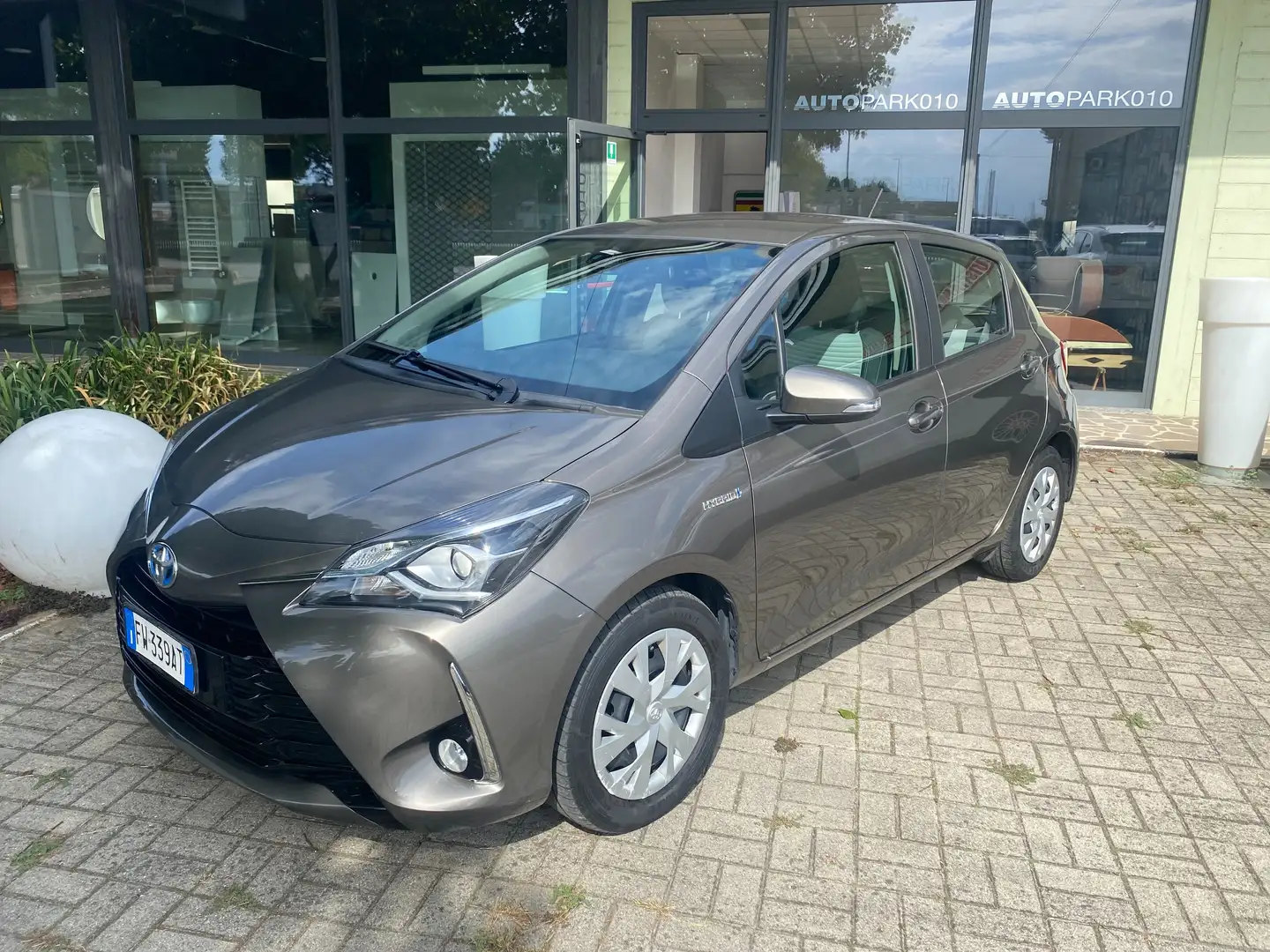 Toyota Yaris Yaris 5p 1.5h Business Grigio - 1