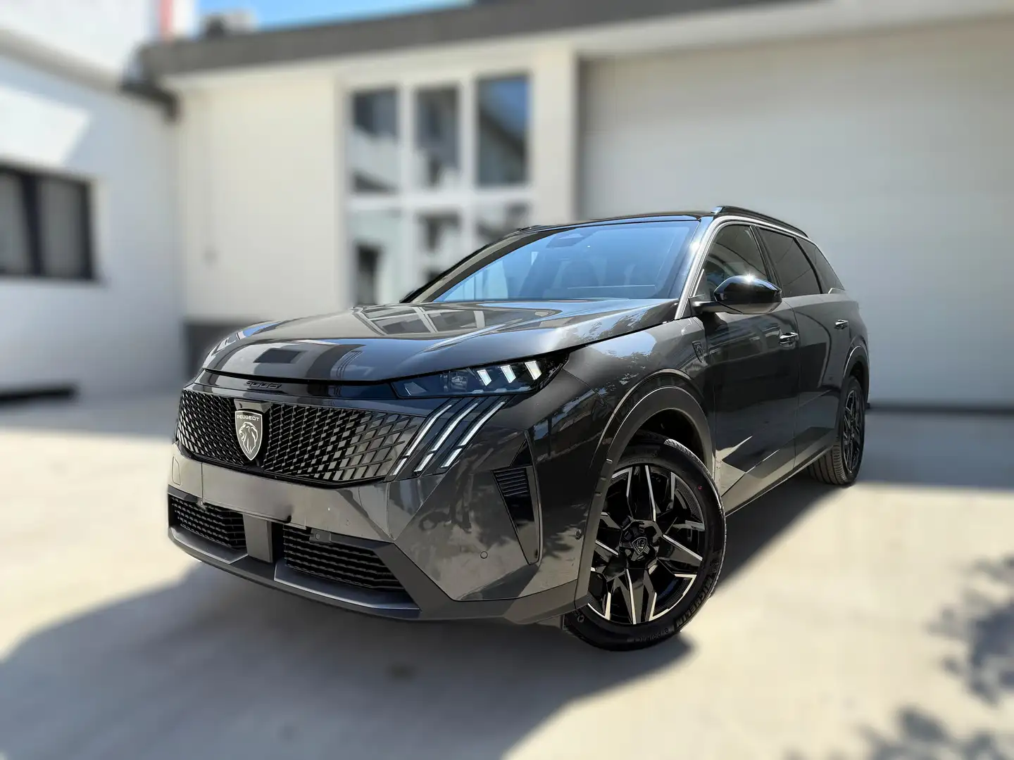 Peugeot 5008 Hybrid 145 e-DCS6 GT Grijs - 1